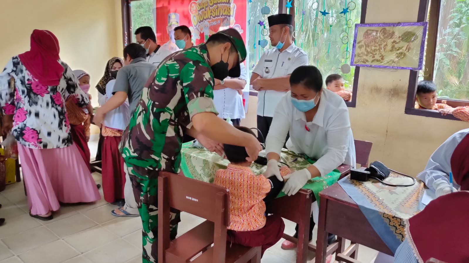 Danramil 02 Rambah Kodim 0313/KPR  Monitoring Kegiatan Vaksinasi 