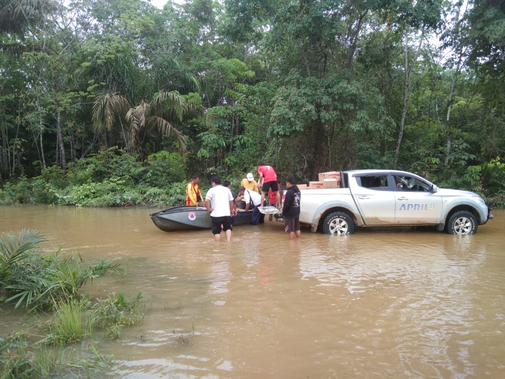 Terjang Banjir, RAPP Gelar Operasi Pasar di Dua Desa di Ukui
