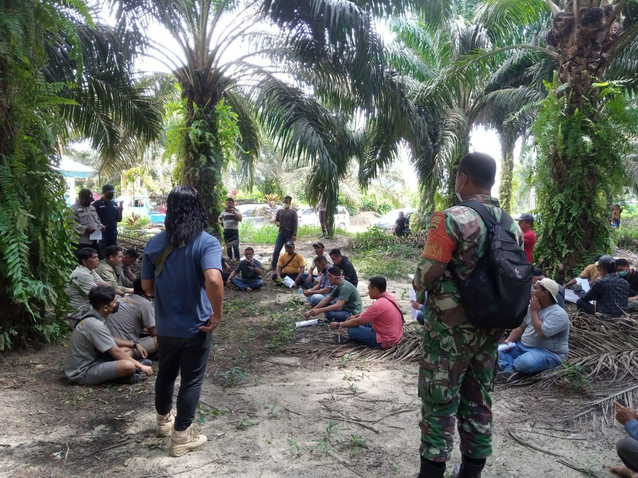 Babinsa Bantu Selesaikan Perselisihan Warga Dengan Perusahaan