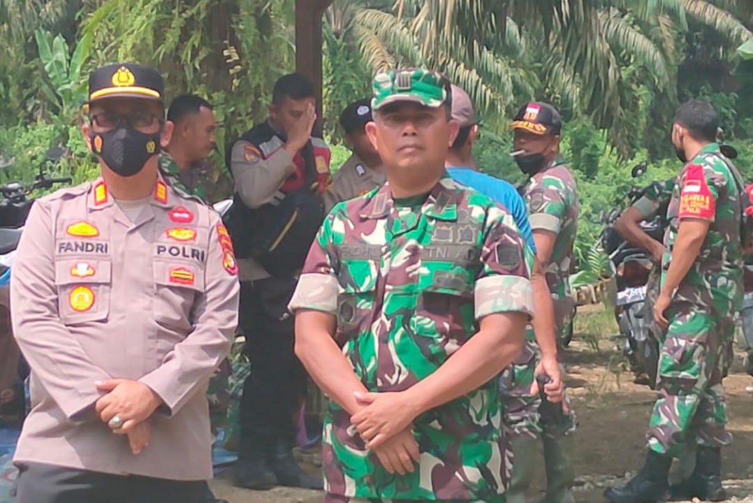 TNI Polri Pantau Aksi Demonstrasi di Kabupaten Rokan Hulu, Riau