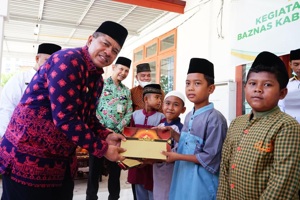 Hadiri Acara Khitan Massal, Bupati Alfedri Aprisiasi Program Siak Sehat Baznas