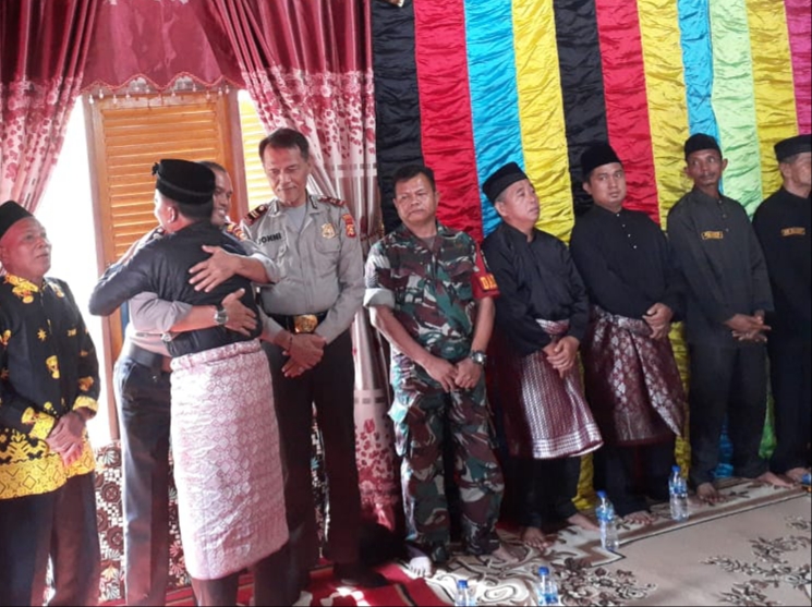 Babinsa Serma Rusdi Hadiri Pengukuhan Datuk Besar Khalifah Van Rantau Kampar Kiri Kenegerian Gunung 