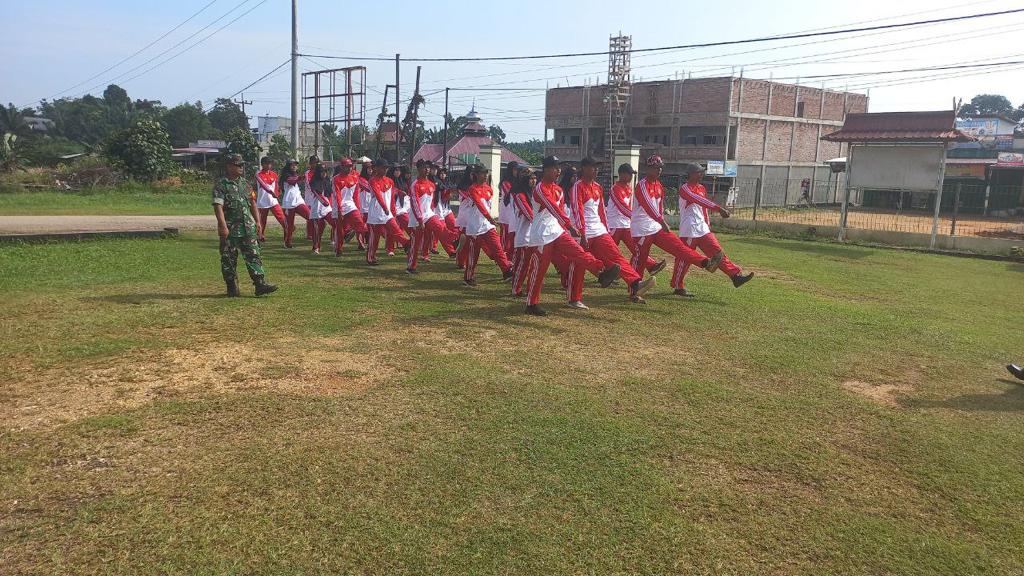 Serma Burhanuddin Latih Anggota Paskibra Kecamatan Ukui