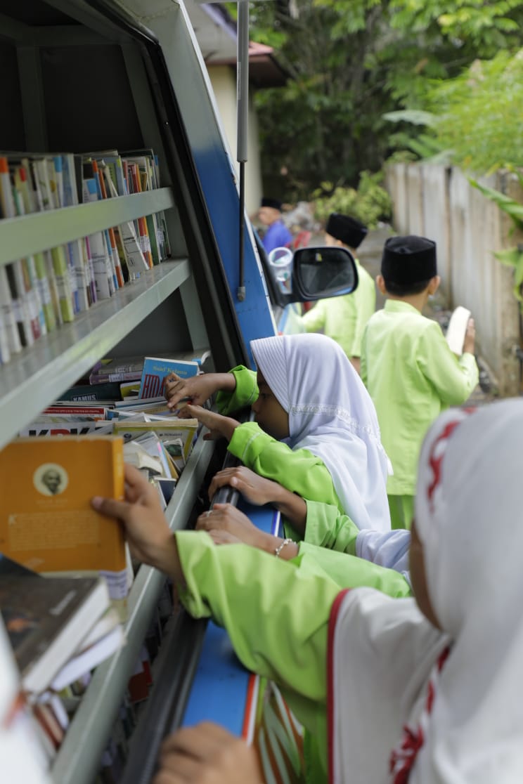 Bujang Kampung Merempan Hulu, Perpustakaan Keliling di Serbu Anak Sekolah