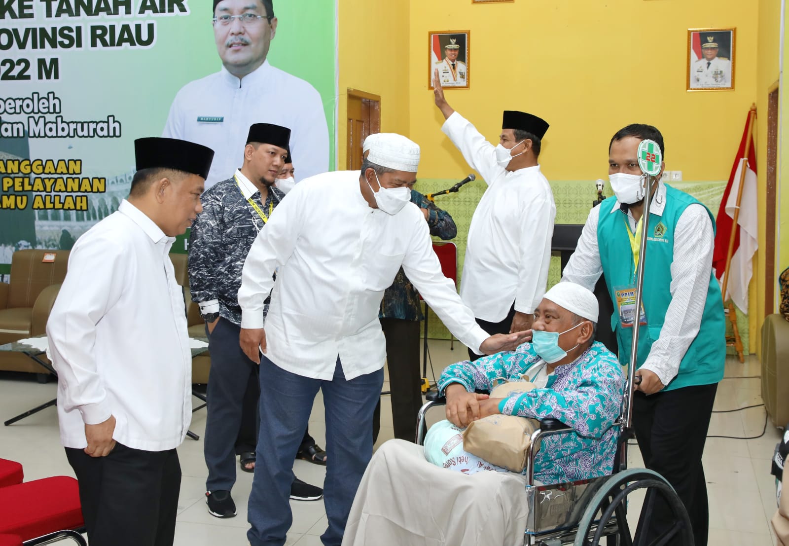 Haru, Bangga Bupati Alfedri Sambut Kedatangan Jemaah Haji Kabupaten Siak  