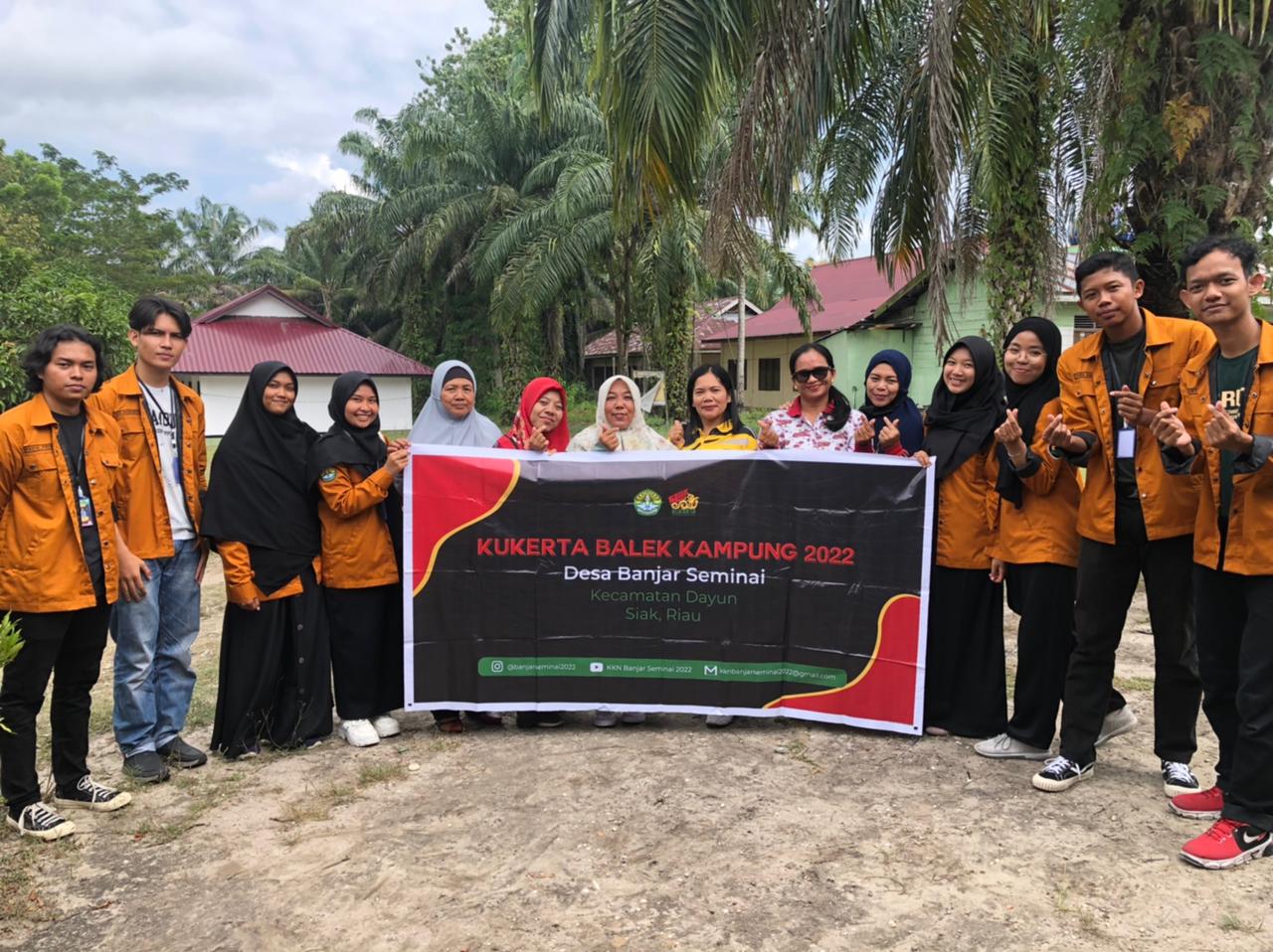 Tim Kukerta Universitas Riau Melakukan Sosialisasi Pemanfaatan Teknologi Digital di SMPN 05 Dayun