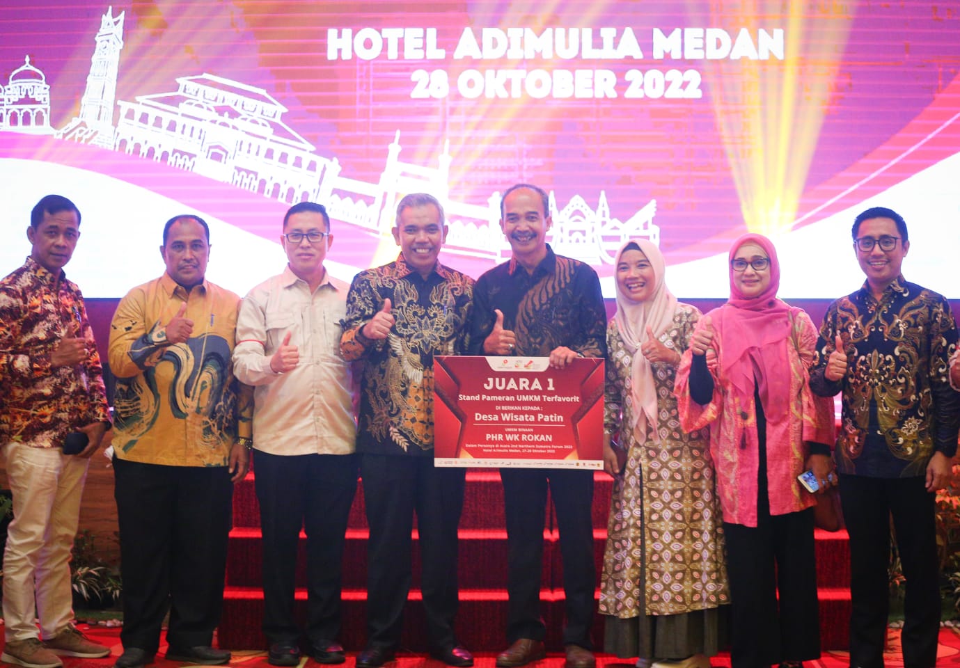 Pj Bupati Kampar Terima Penghargaan Stakeholder Ke-2 NSF SKK Migas  KKKS Sumbagut