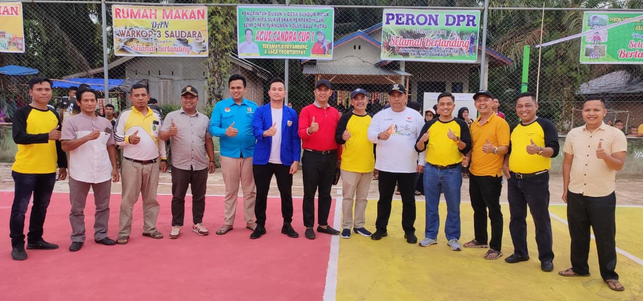 Buka Turnamen Bola Voli, Wakil Ketua DPRD Kampar Repol : Jaga Kekompakan dan Sukseskan 