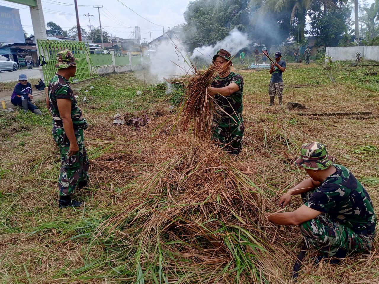 Dalam Rangka Menyambut Hari Juang Kartika, Anggota Koramil 07/Kampar Laksanakan Karya Bhakti 