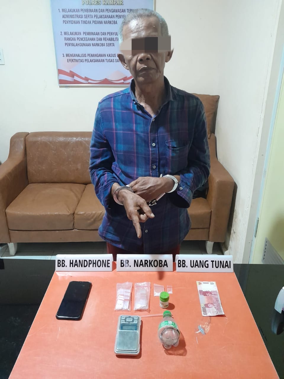 Simpan Narkoba di Dalam Pot Bunga, AB di Ringkus Satnarkoba Polres Kampar di Rumahnya
