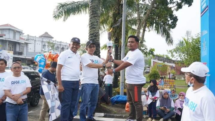 Pj Bupati Kampar Lepas Kegiatan Jalan Sehat Bersama, Meriahkan HUT BUMN ke-25 Tahun