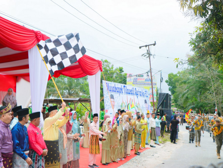 Pj. Bupati Kampar Lepas Pawai Ta'aruf Kafilah MTQ Ke 52