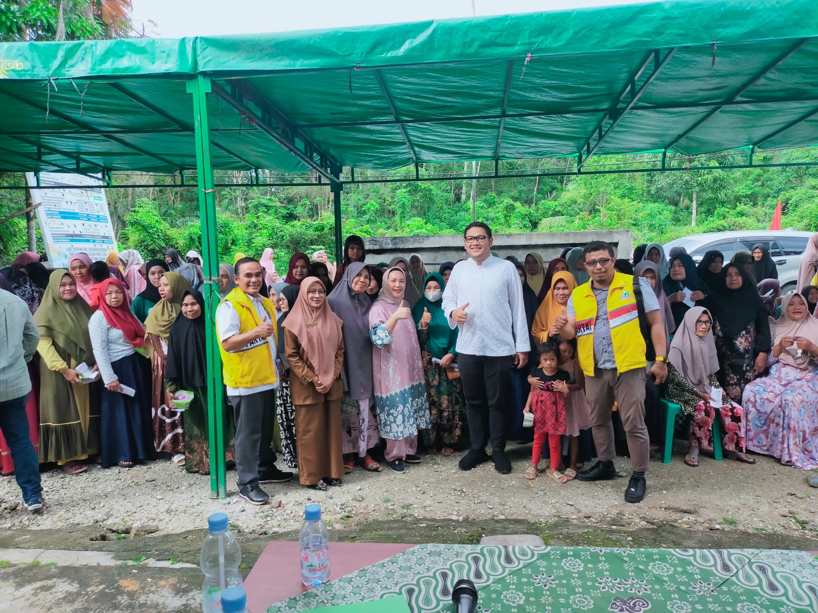 Tekan Angka Stunting, Agus Candra Anggota DPRD Kampar Bantu Jaminan Kesehatan Bagi Warga