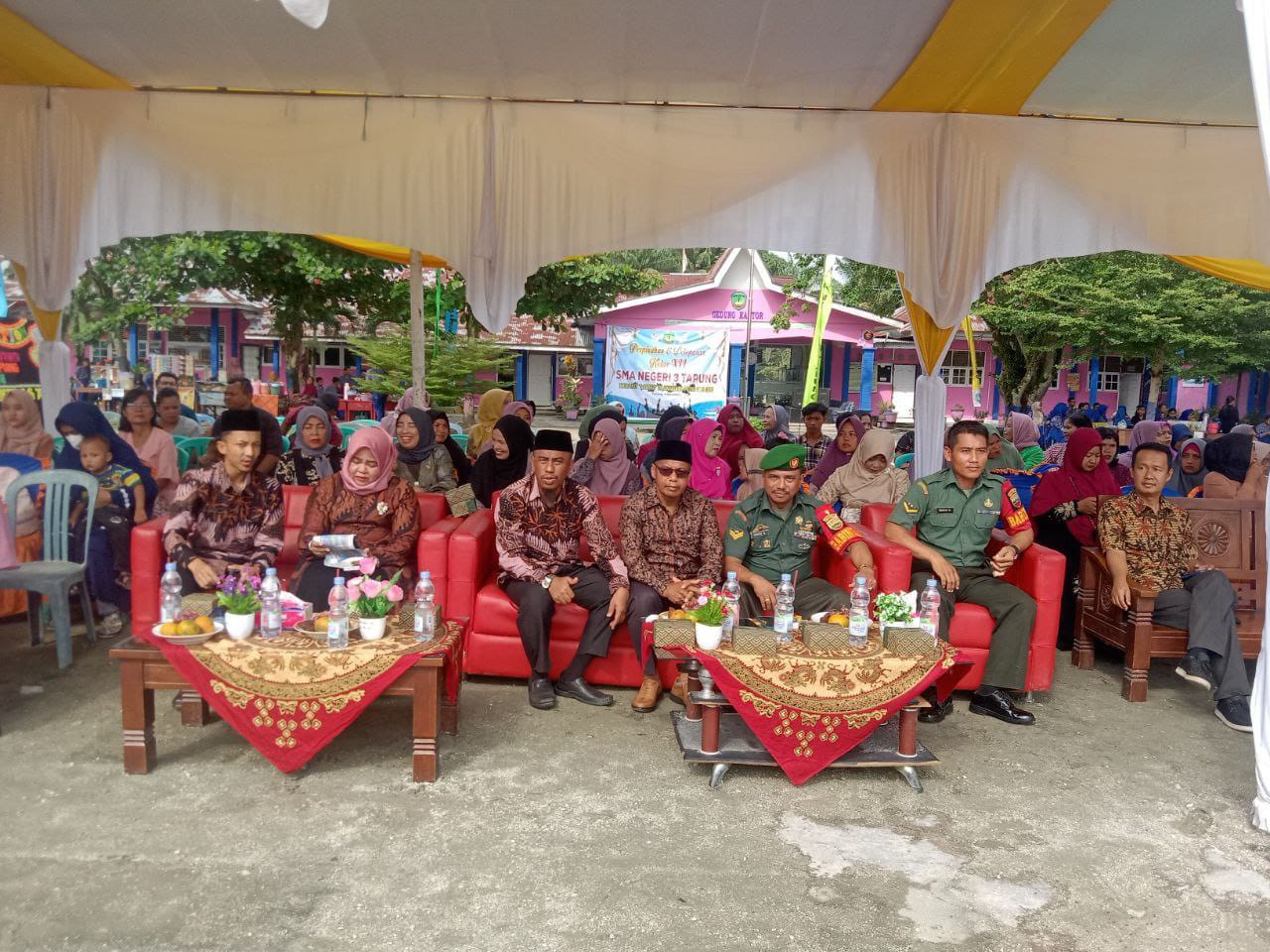 Siap Hadapi Tantangan Zaman, Himbau Babinsa Koramil 16/Tapung Saat Hadiri Purna Wiyata SMAN 3 
