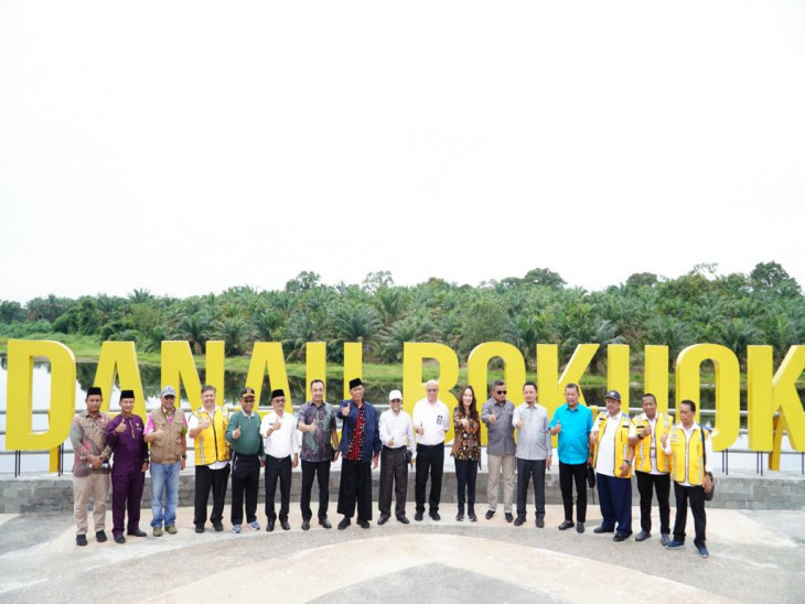 Pj Bupati Kampar Bersama Komisi V DPR RI Kunjungi Lokasi Wisata Danau Bokuok yang di Revitalisasi
