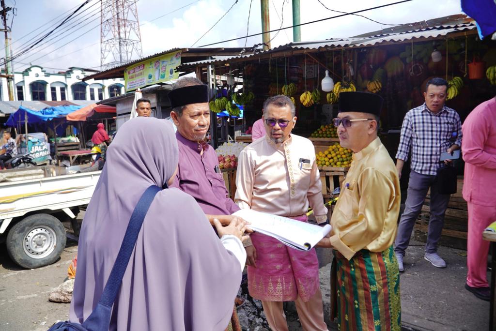 Tinjau Drenase di Pasar Bangkinang, Pj. Bupati Firdaus Tegaskan Dinas Terkait Harus Monitoring