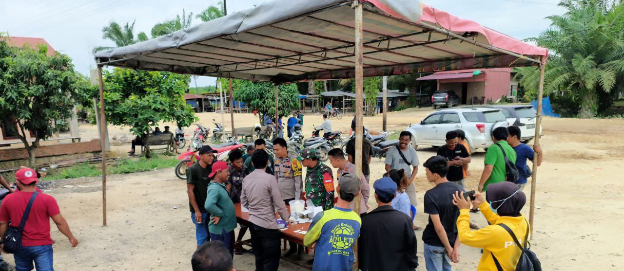 TNI Polri Melaksanakan Tes Urine Kepada Masyarakat