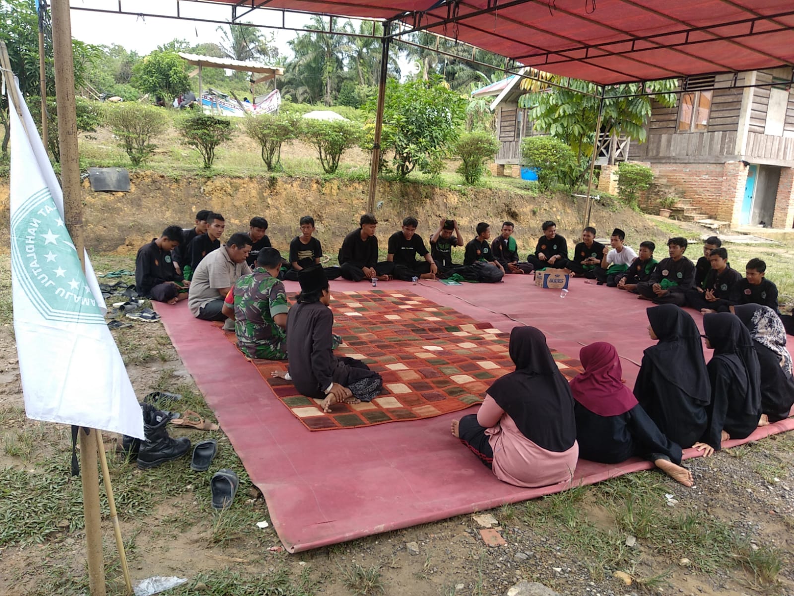 Eratkan Silaturahmi, Babinsa Langgam Sambangi Perguruan Pagar Nusa Di Kampung Pancasila 