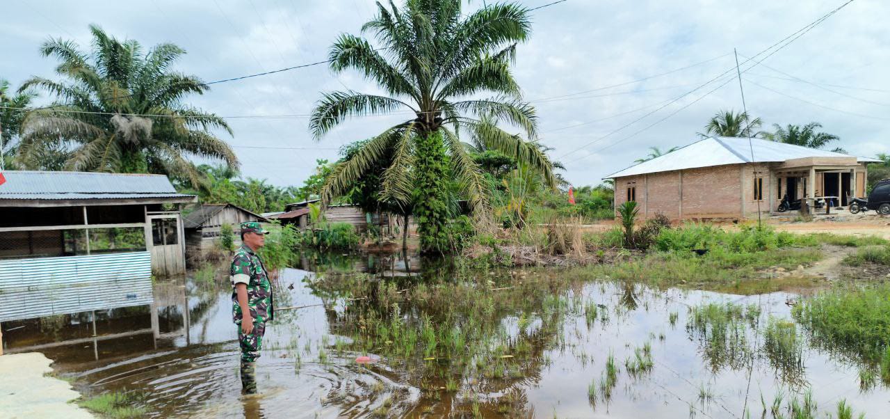 Peltu M. Sitepu terus Pantau Situasi Banjir Diwilayah Teritorialnya