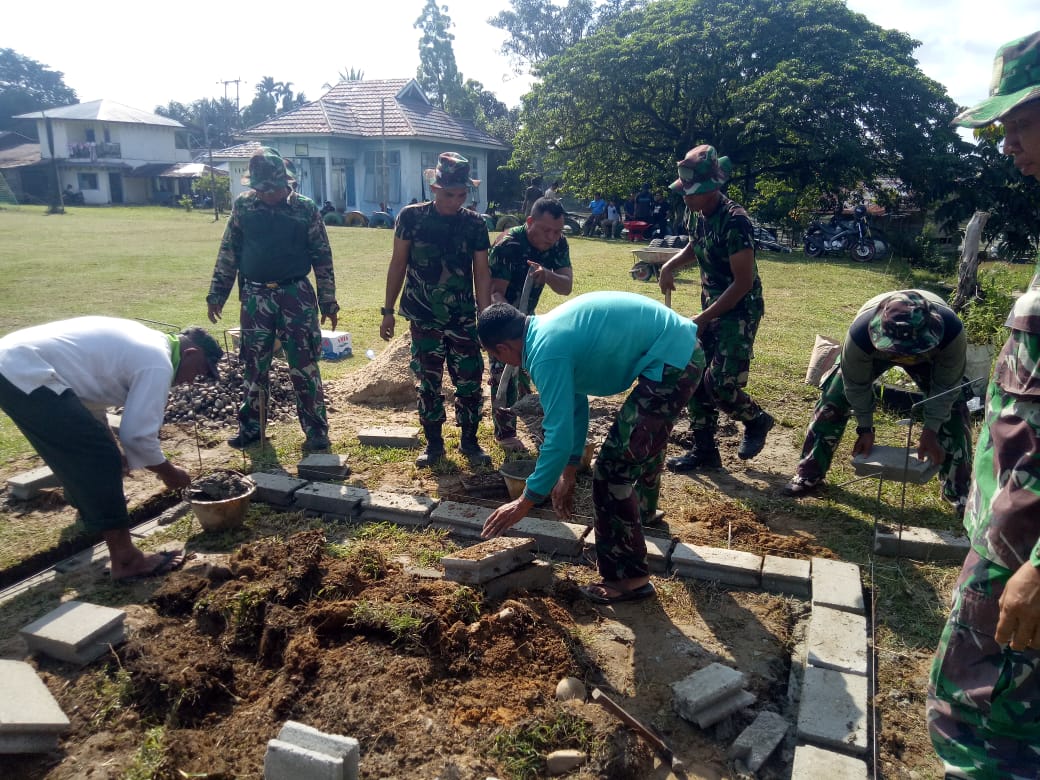 HJK Ke-78, Koramil 01/Bkn Bersama Warga Goro Bangun Tugu Kejarah di Kecamatan Kuok 