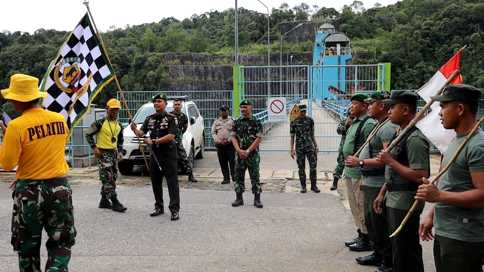 Dandim 0313/Kpr Lepas Tim Napak Tilas Dalam Rangka Memperingati Hari Juang TNI AD Tahun 2023