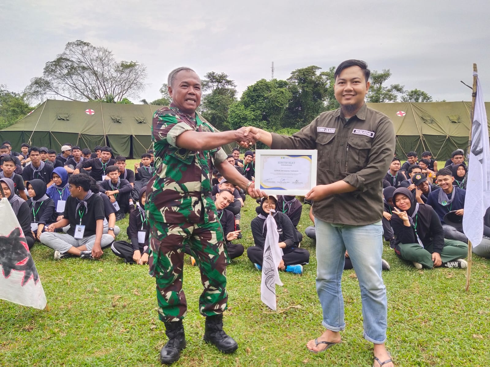 Danramil 01/Bkn Berikan Wawasan Kebangsaan Kepada Mahasiswa Universitas Muhamadiyah Riau 