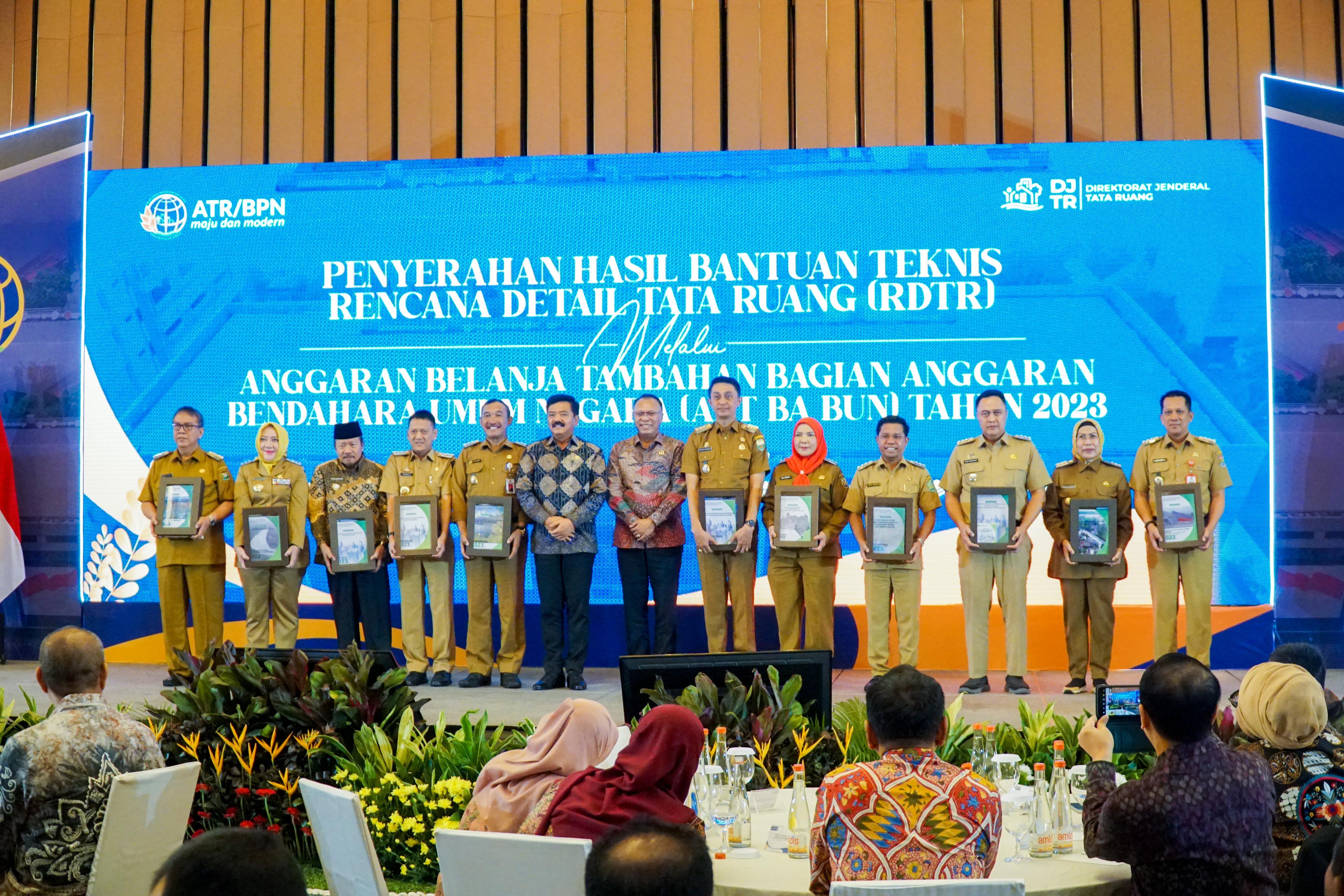 Bersama 63 Kepala Daerah, Pj Bupati Kampar Hambali Terima Materi Teknis RDTR dari Menteri ATR/BPN RI