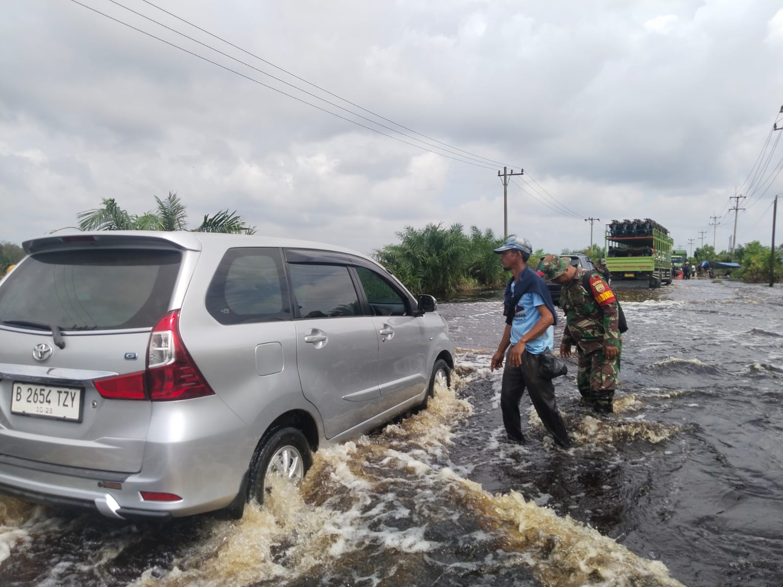 Jalan Lintas Timur Sumatera di Pelalawan Terkepung Banjir 