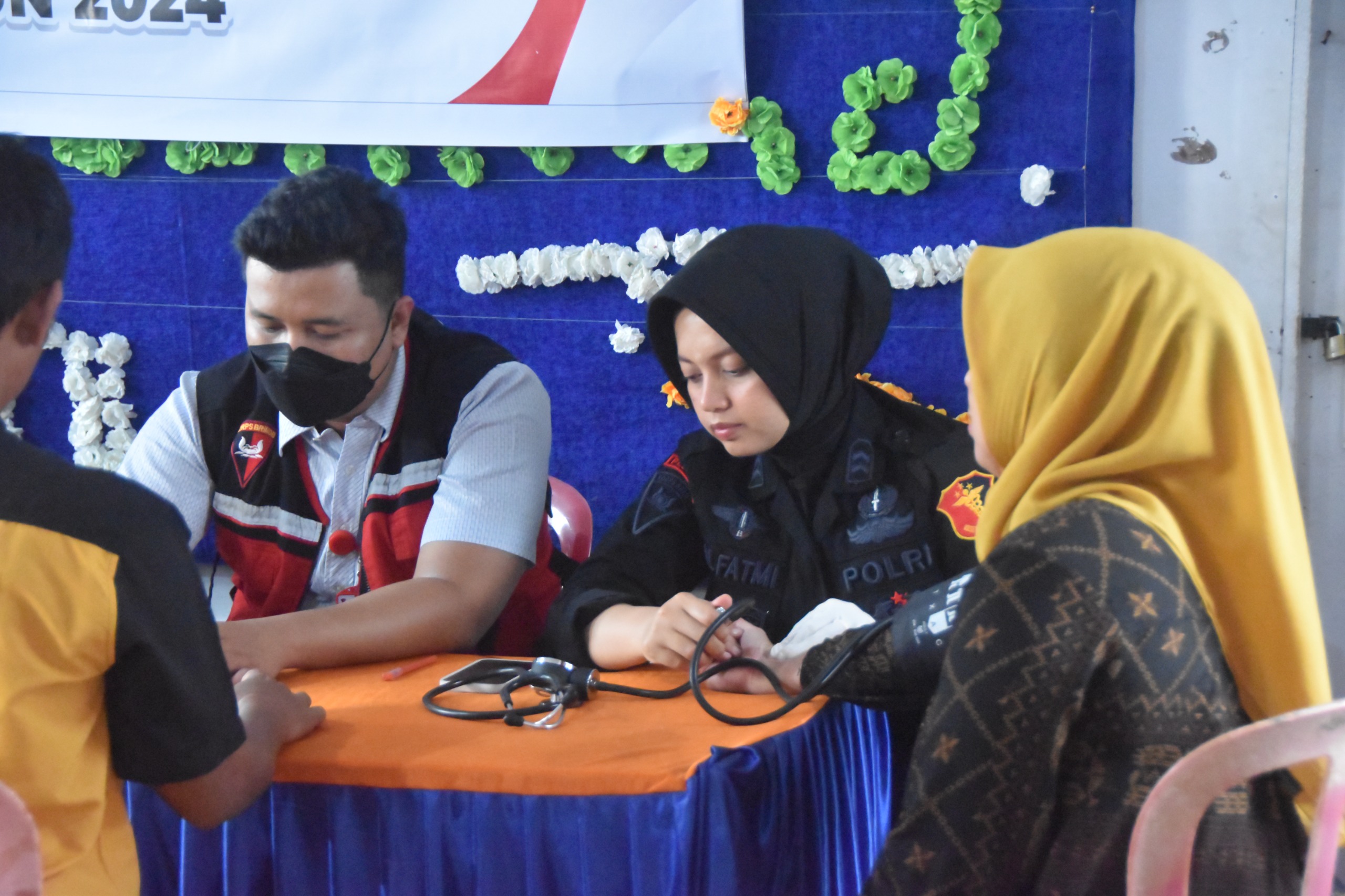 Bakti Kesehatan Satuan Brimob Polda Riau Dalam Rangka Hadapi Cooling System Pemilu 2024.