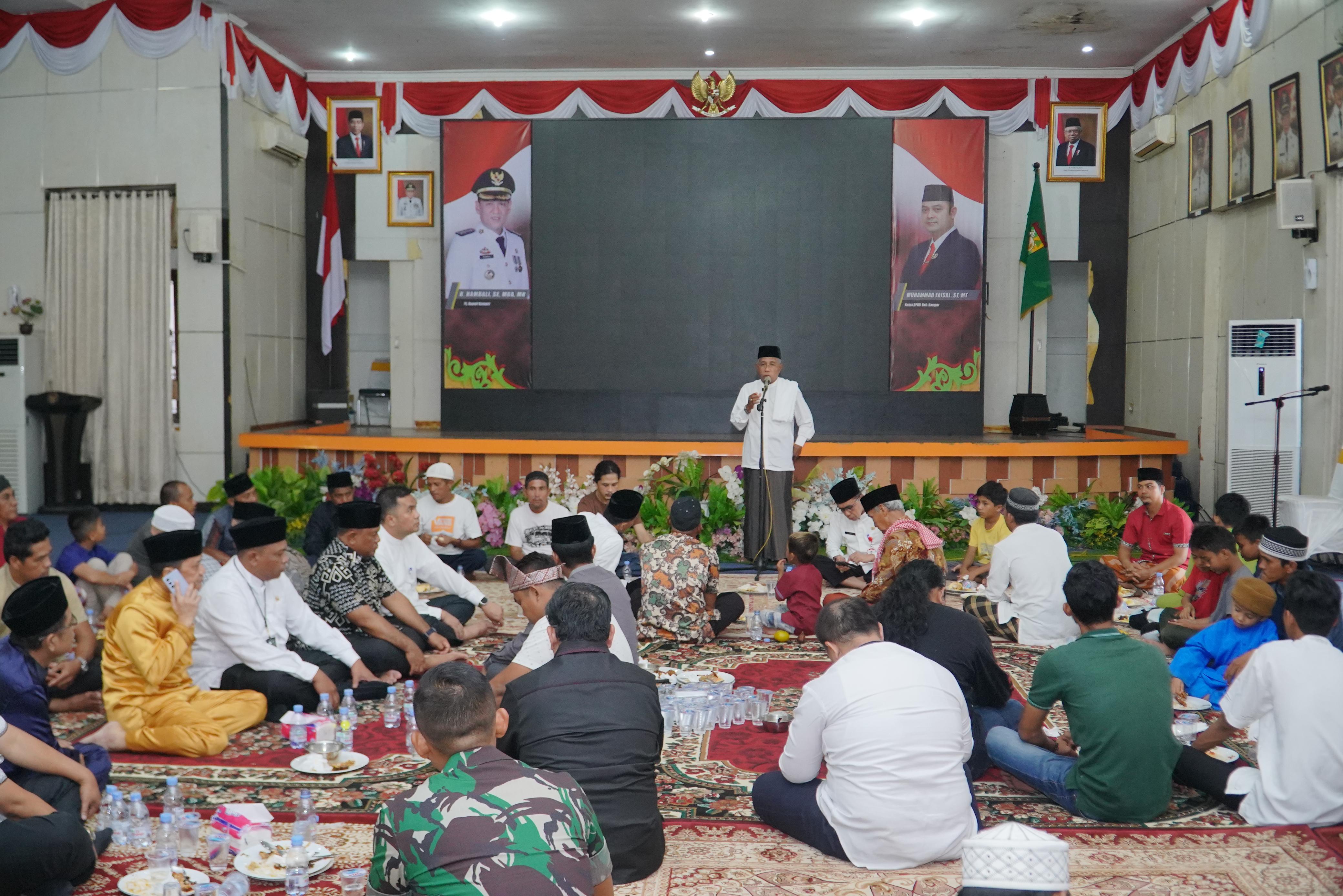 Sambut Ramadhan 1445 H, Pj Bupati Kampar Makan dan Do'a Bersama Warga Pandopo