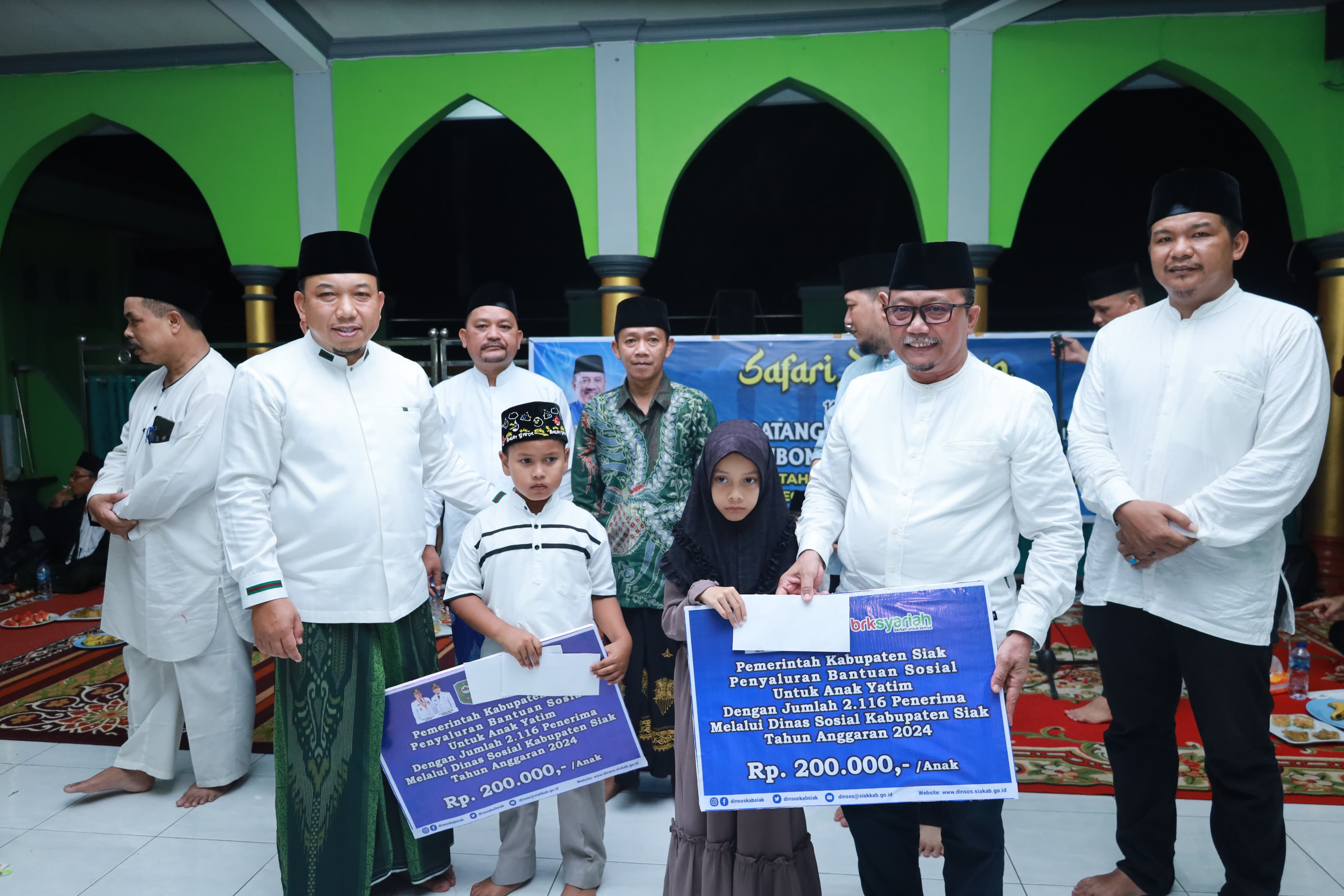 Perdana, Tim Safari Ramadan 1445 H Pemkab Siak Kunjungi Dua Masjid