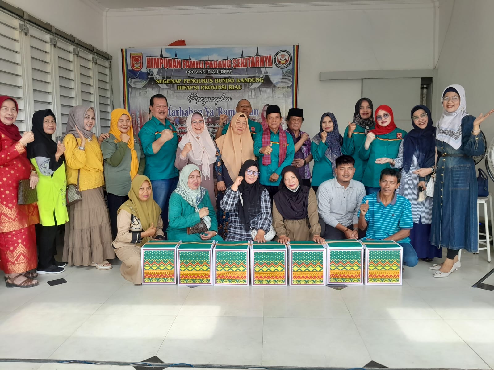 DPW Hifapsi Riau Bagikan Bantuan Sembako Kepada Perantau Padang, yang Berdomisili di Pekanbaru