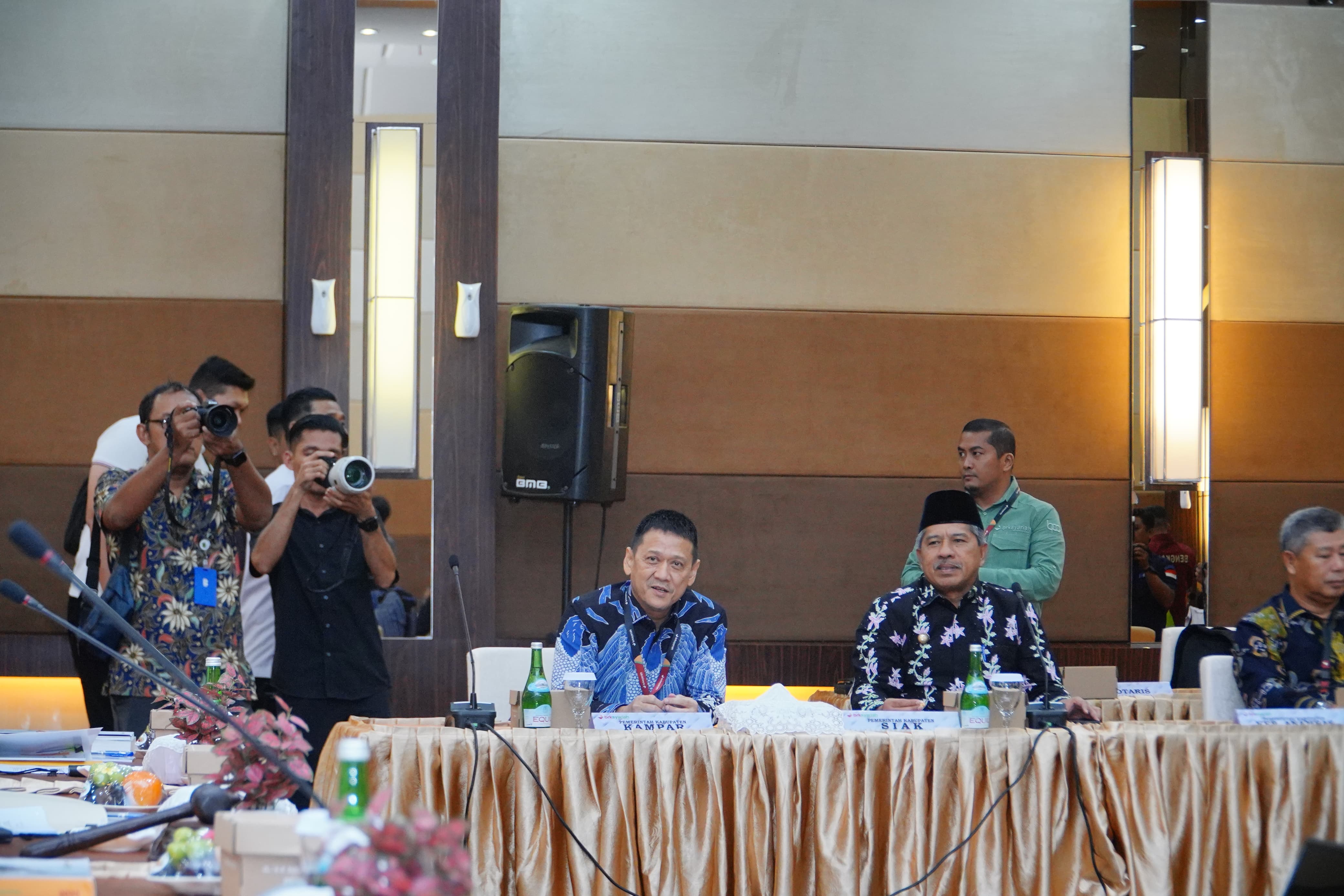 Hadiri RUPS LB PT BRK Syariah, Pj Bupati Kampar Minta Terus Lakukan Inovasi dan Kembangkan Sayap Bis