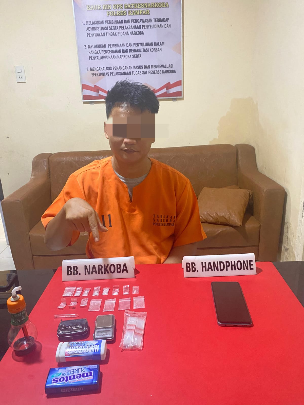 Rumah Pelaku Narkoba di Desa Koto Masjid di Obrak - Abrik Tim Satnarkoba Polres Kampar