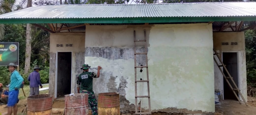 Diluar Dugaan, Perehapan MCK Desa Tanjung Belit Selatan Hampir Rampung  