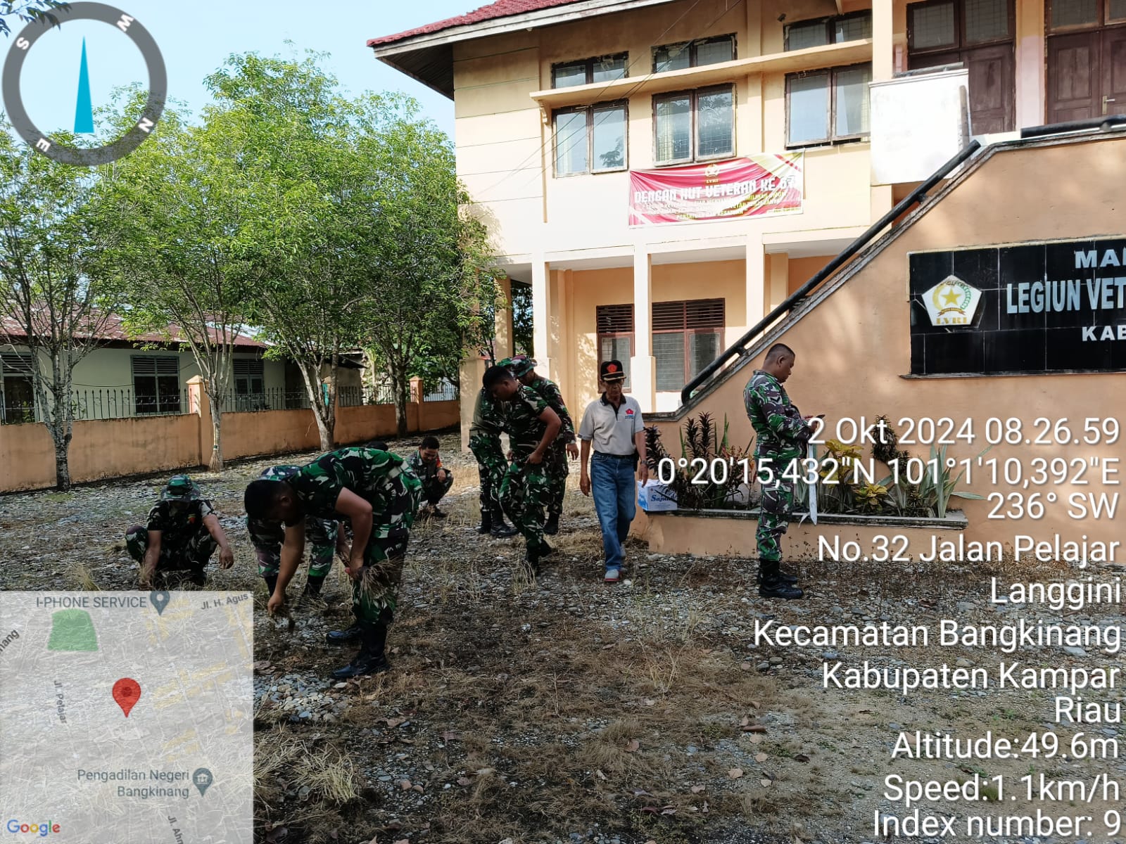 Kodim 0313/KPR Bersihkan Markas Veteran dalam Rangka HUT ke-79 TNI