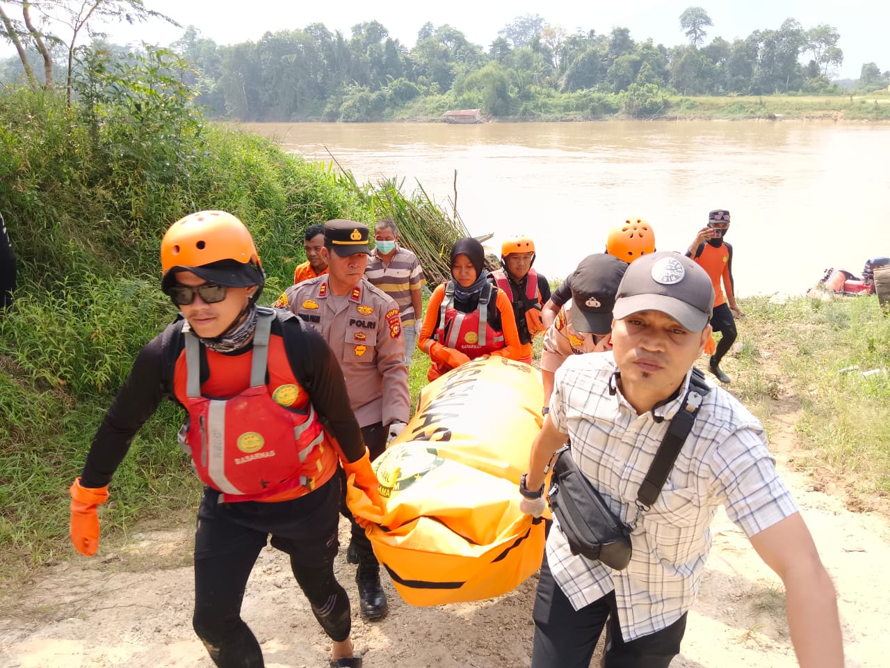 Polsek Kampar Kiri Hilir Akhirnya Temukan Korban Tenggelam Saat Memancing