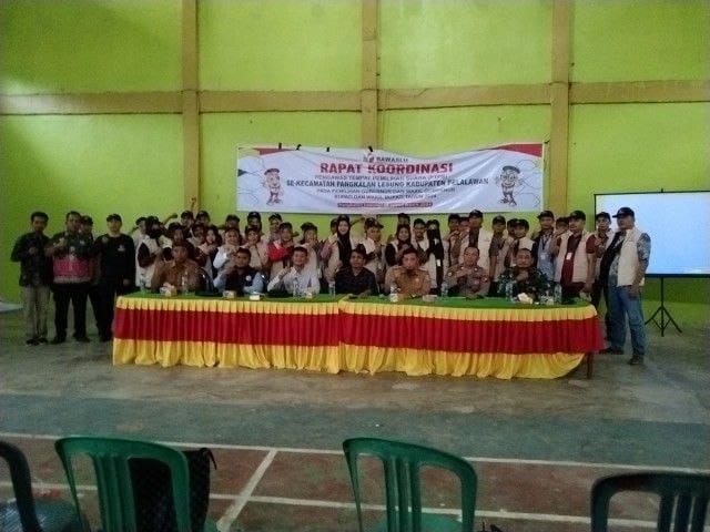 Sukseskan Pemilukada, Babinsa Koramil 04/Pkl Kuras Hadiri Rapat Koordinasi PTPS