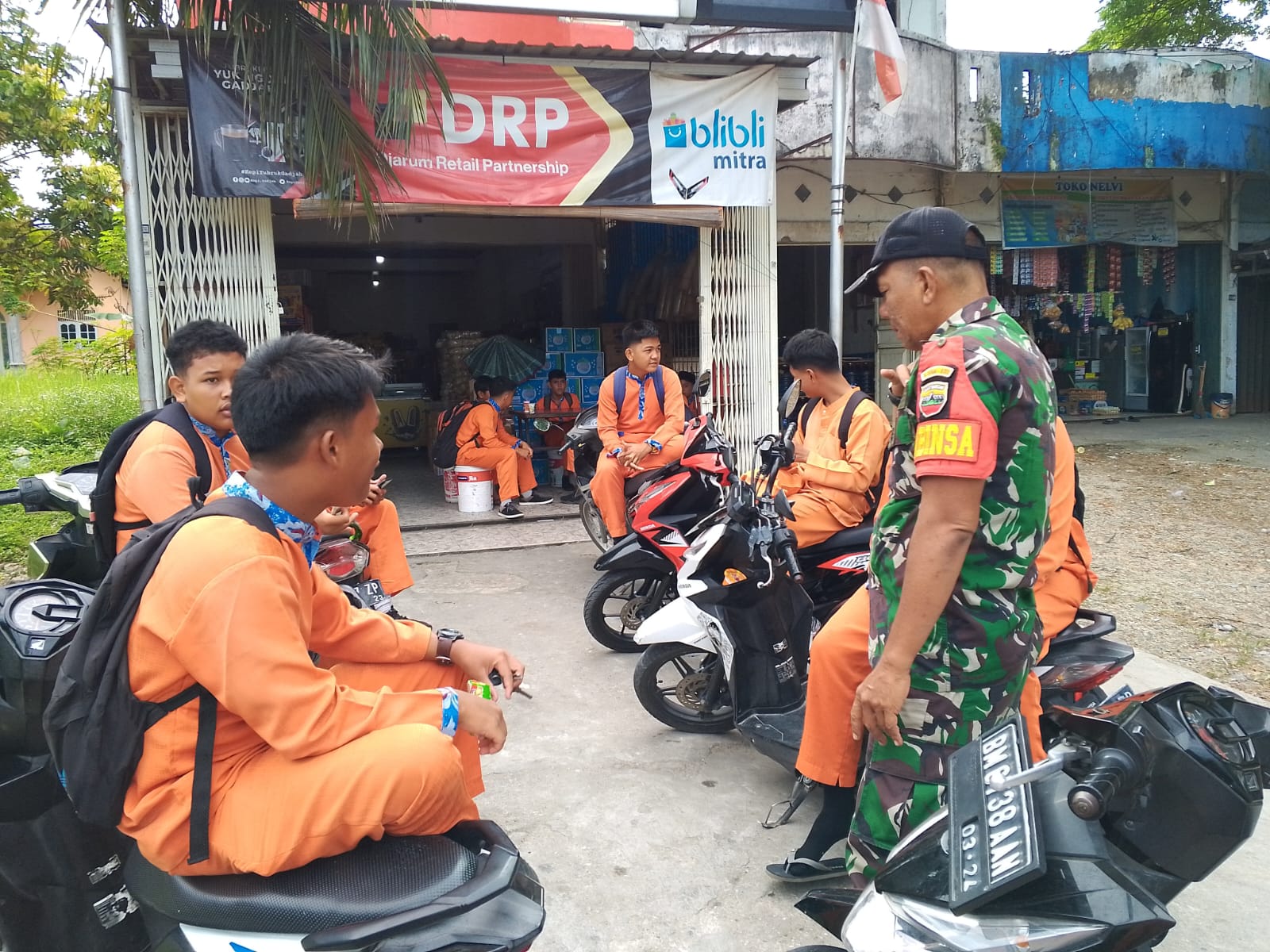 Babinsa Koramil 06 Siak Hulu Berikan Himbauan Kepada Anak Sekolah Untuk Hindari Narkoba