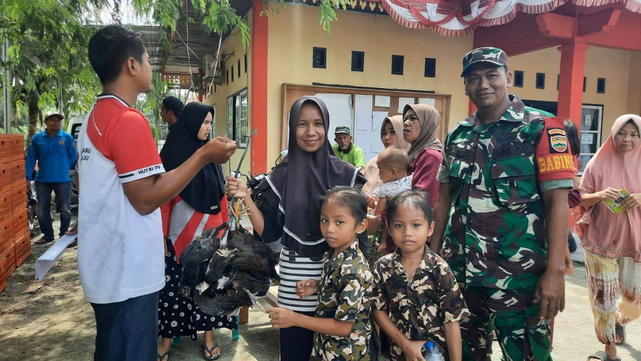 Koptu Tauchid Hadiri Pembagian Bantuan Bibit Ayam Kampung KUB