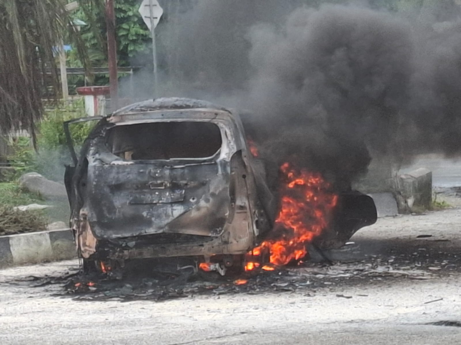 Diduga Kosleting di Bagian Tangki Modifikasi, Mobil Avanza Terbakar di SPBU Kuok 