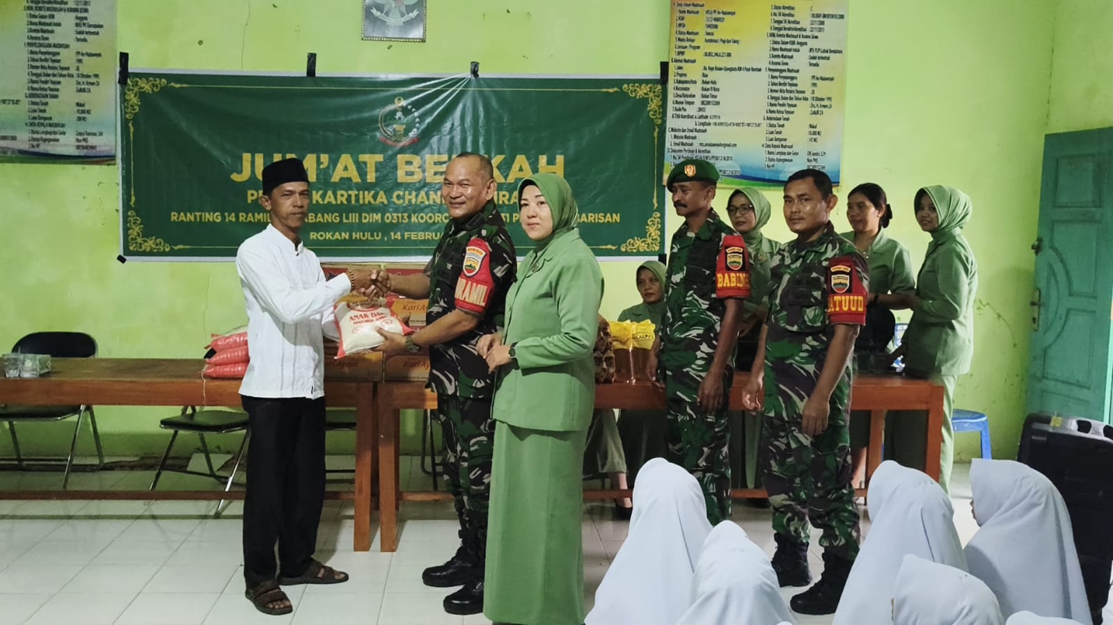 Jum'at Berkah, Danramil 13/Rkn Dampingi Persit KCK Ranting 14 Kunjungi Pondok Pesantren An-Nabawiyah