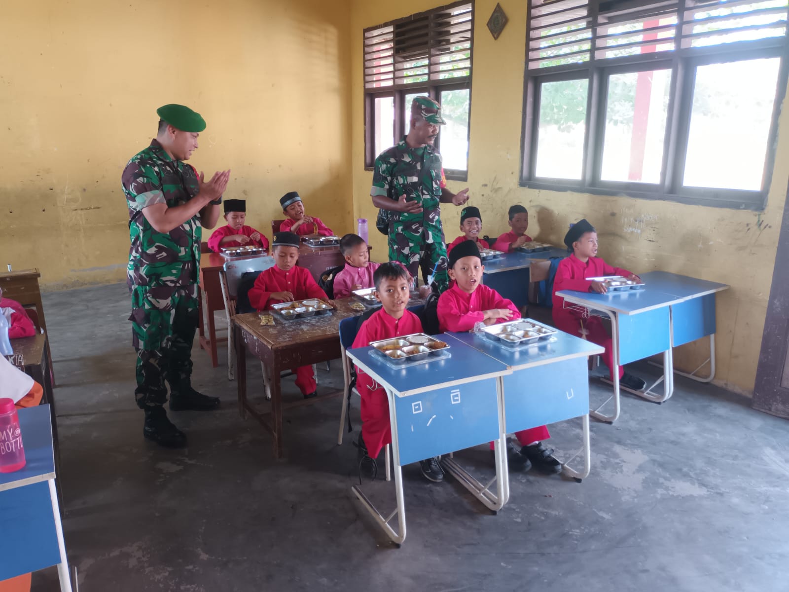 Babinsa Koramil 05/KK Melaksanakan monitoring Kegiatan Makan Bergizi Gratis