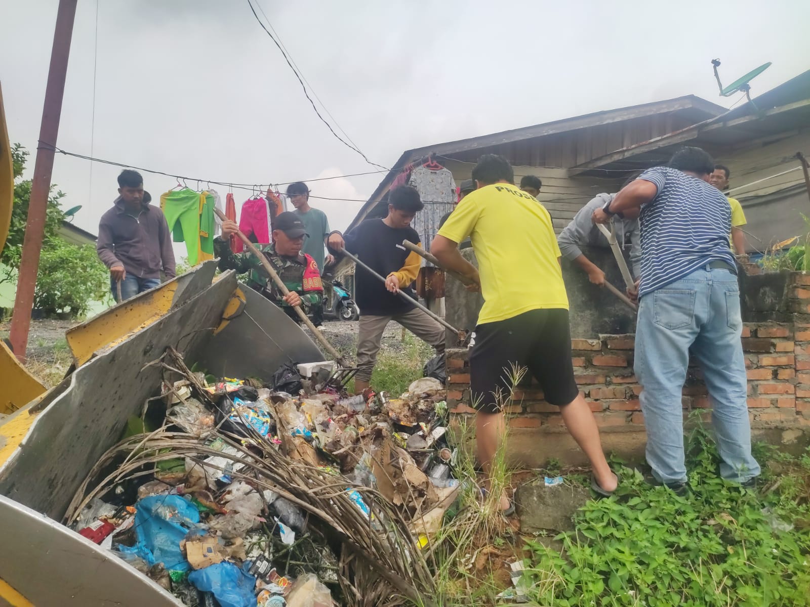 Babinsa Silaturahmi Ajak Warga Tumbuhkan Jiwa Gotong Royong