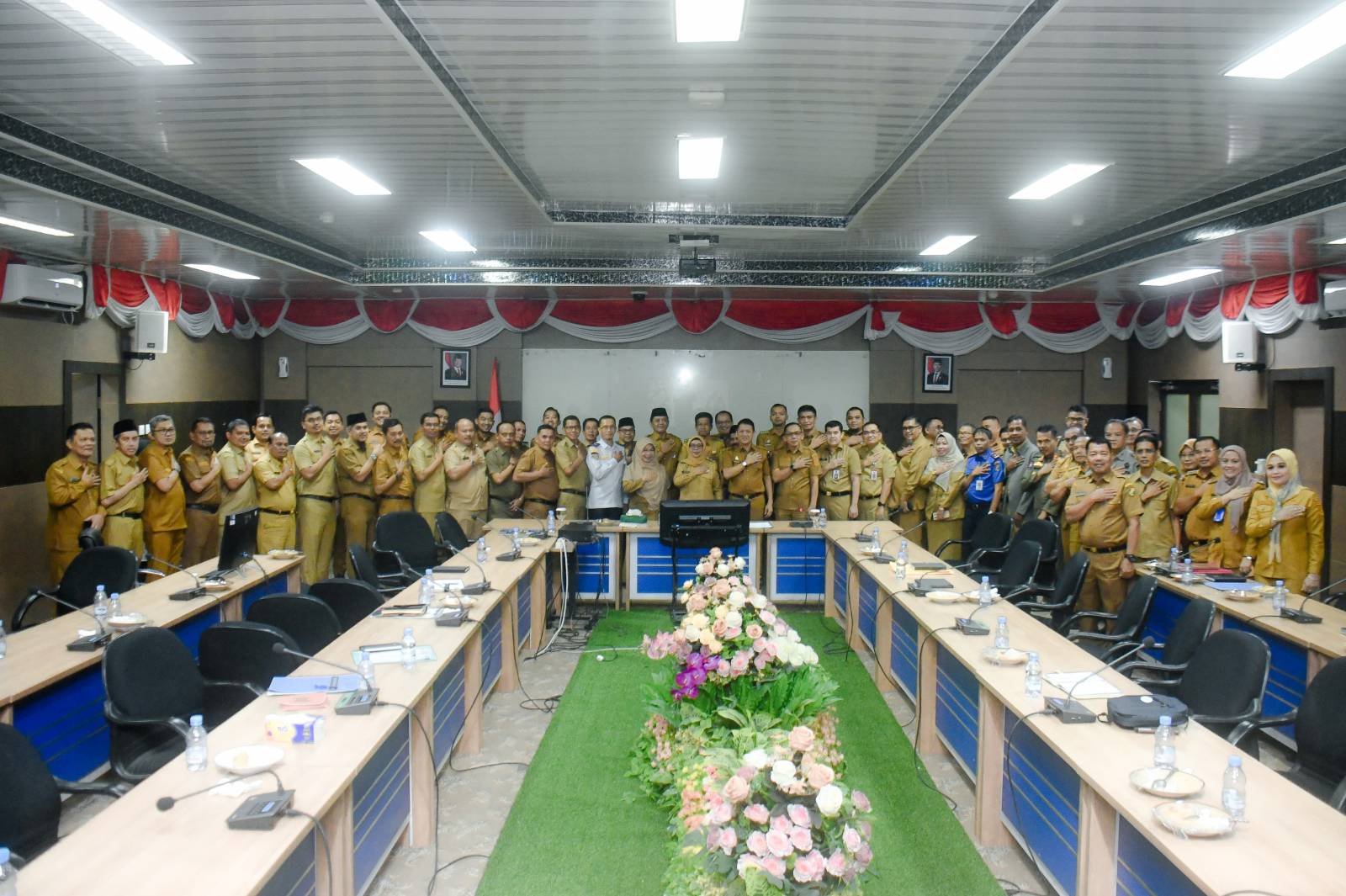 Hari Pertama Kerja, Wakil Bupati Langsung Rapat Dengan Kepala OPD dan Camat Se Kabupaten Kampar