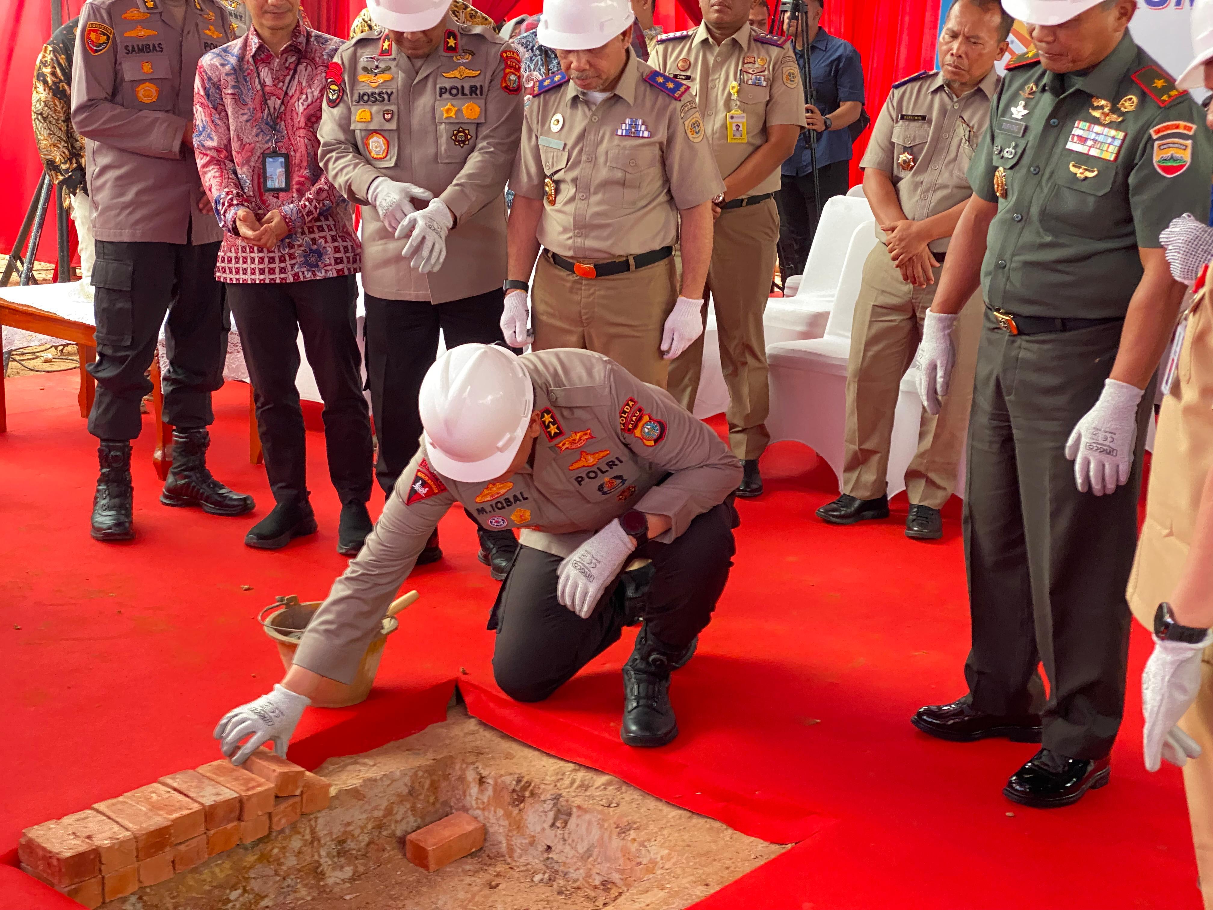 Polda Riau Laksanakan Ground Breaking Pembangunan Rumah Bersubsidi Bagi Personil Polri 