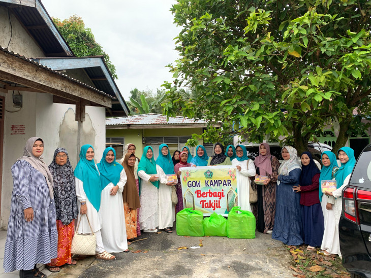 Jaga Kebersamaan Pemkab Kampar dan GOW Kampar Bagi-Bagi Takjil Dan Buka Puasa Bersama