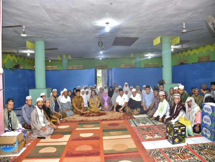 Disela Safari Ramadhan Wabub Kampar Sempatkan Silaturrahmi Dengan Jamaah dan Tinjau Jembatan