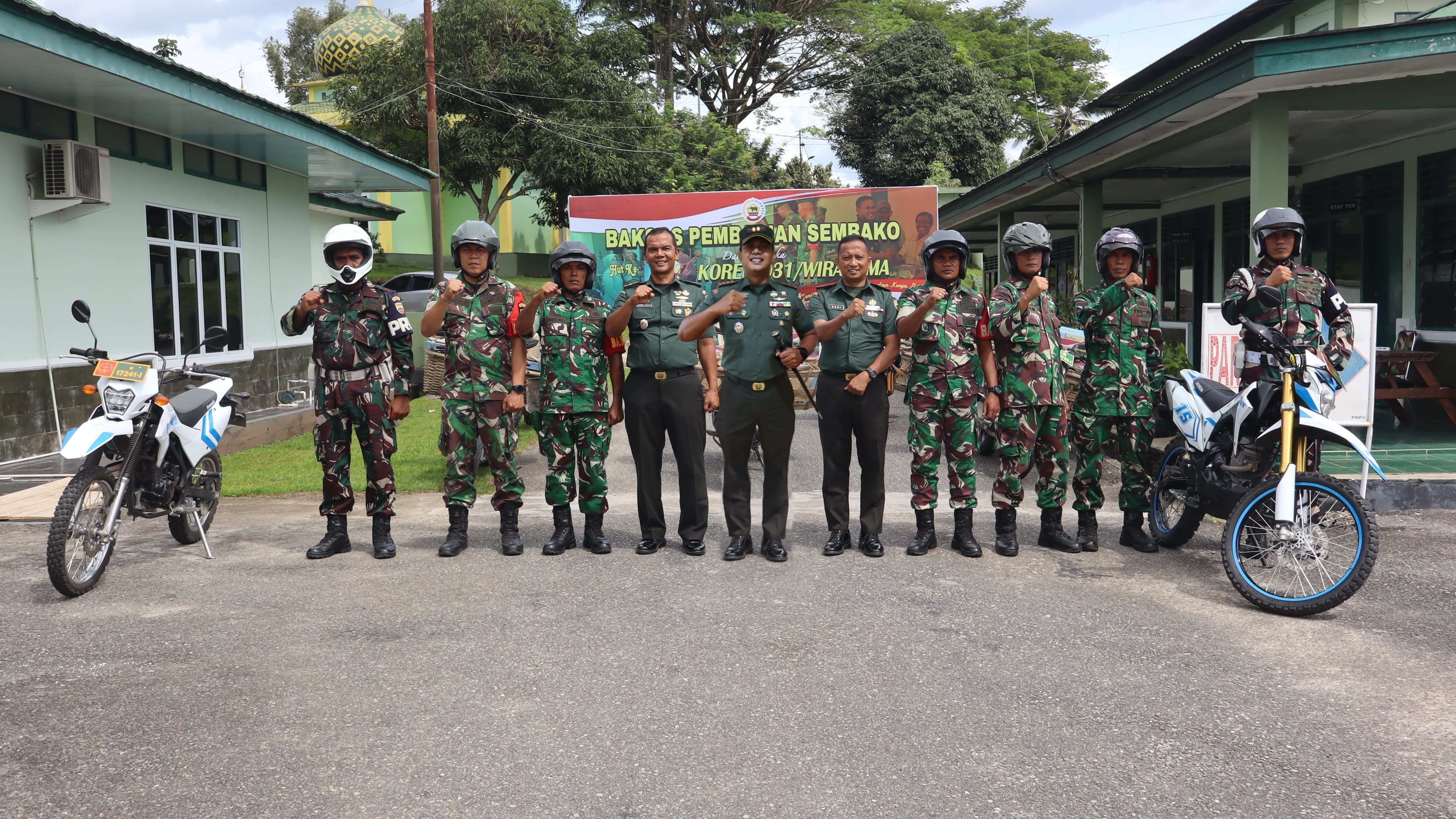 Peringati HUT Ke 66 Korem 031/WB, Kodim 0313/KPR Laksanakan Bakti Sosial