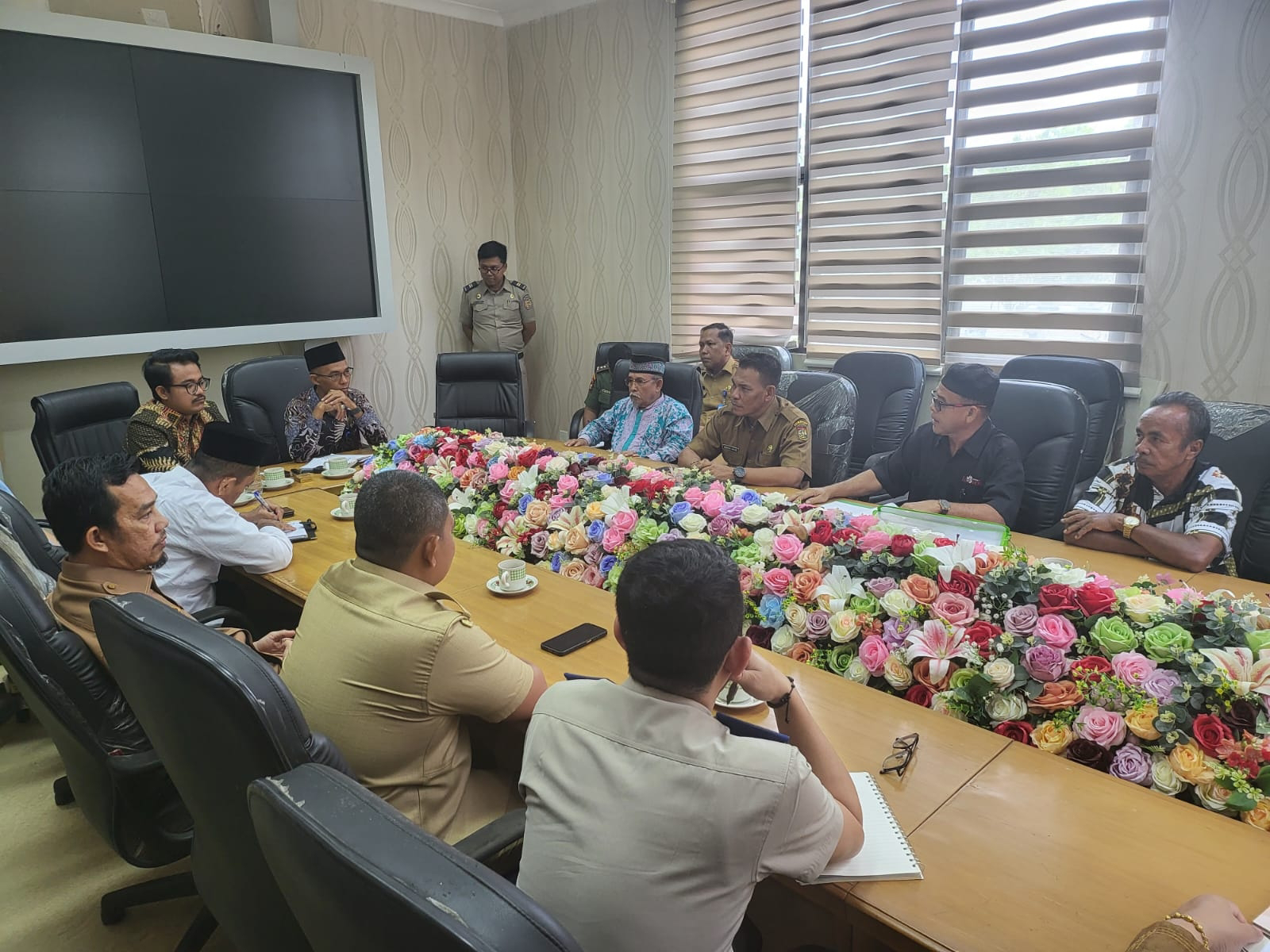 Masyarakat Lapor ke Komisi I DPRD Kampar, Akses Jalan Ditanami Akasia Oleh PT Arara Abadi